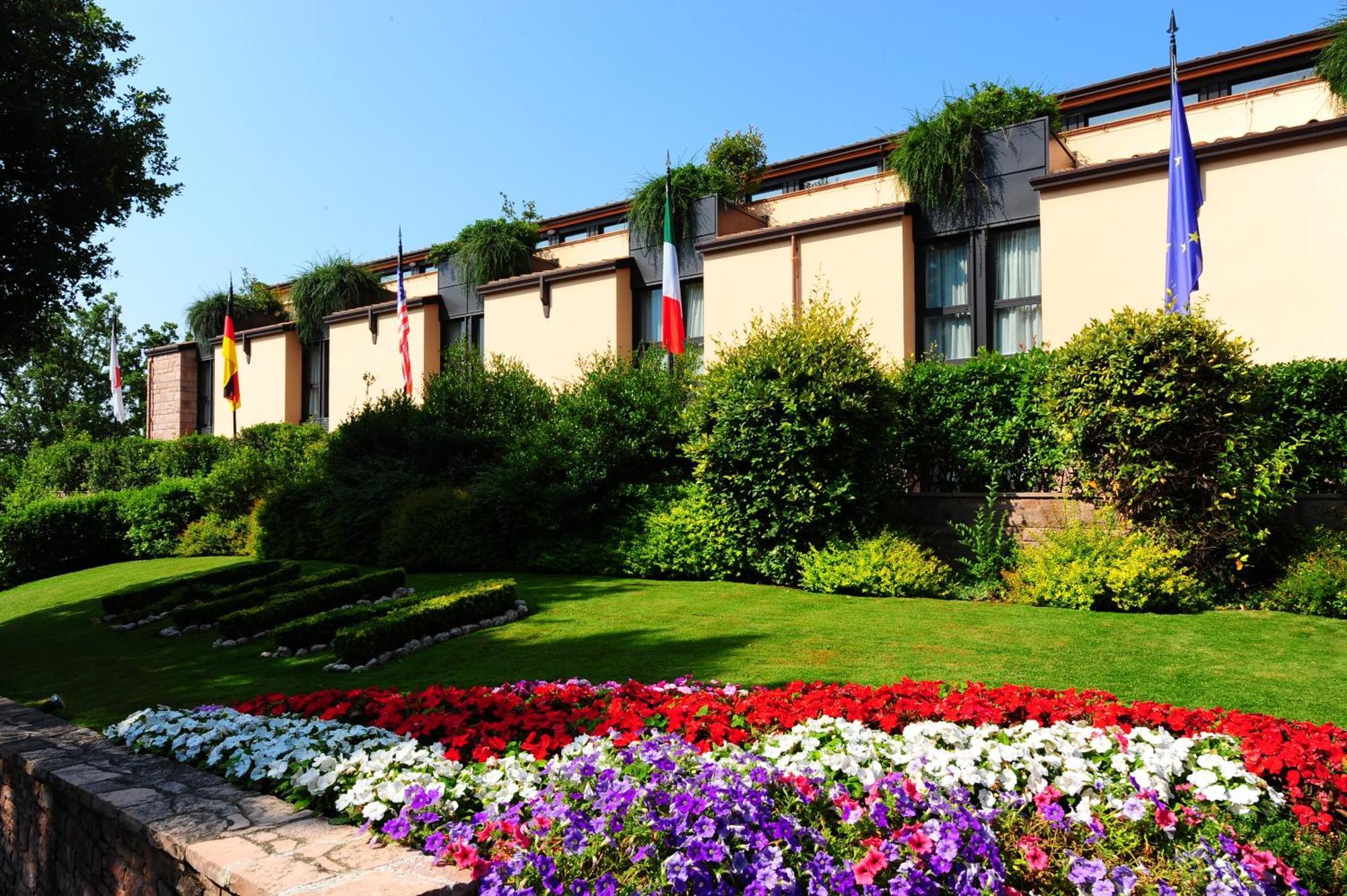 Bv Grand Hotel Асизи Екстериор снимка